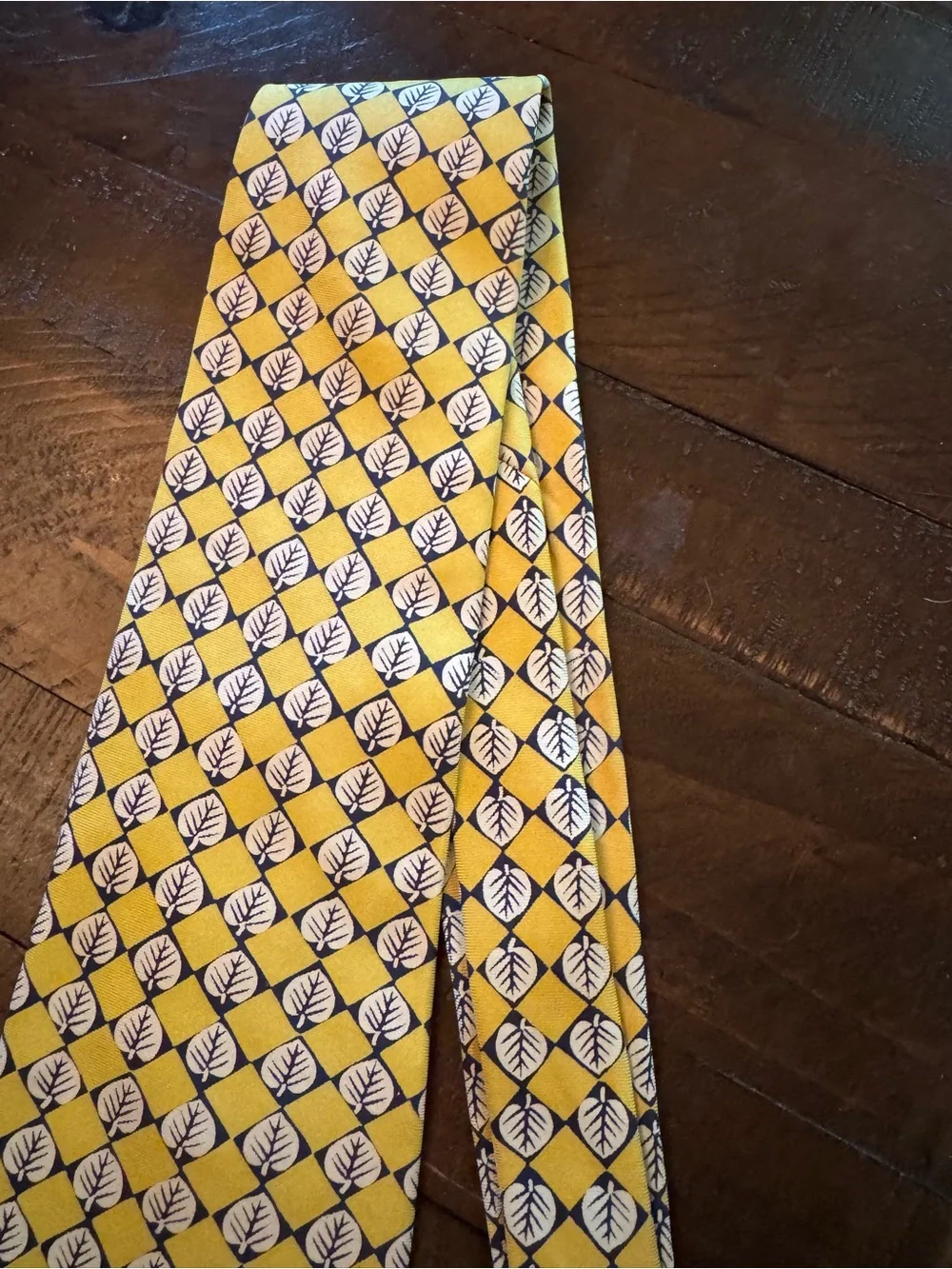 Liberty of London Mens Yellow Navy Leaf Pattern Silk Tie Made In USA